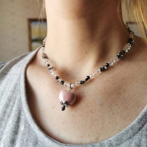 kaklo vėrinys su keramikos širdele